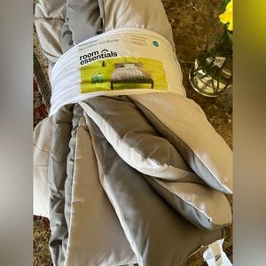 King size new Reversible Microfiber Comforter